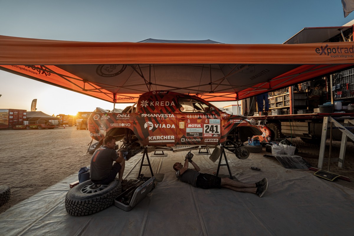 The Dakar Rally trace: a tonne of waste from A. Juknevičius' team car alone