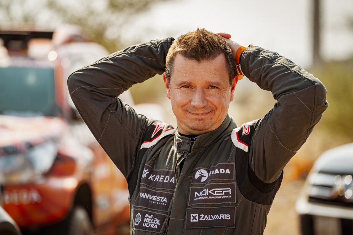A. Juknevičius – on the invisible side of the Dakar: a tire in the sand dunes is subject to fines of thousands, in the future – attention to electric cars 